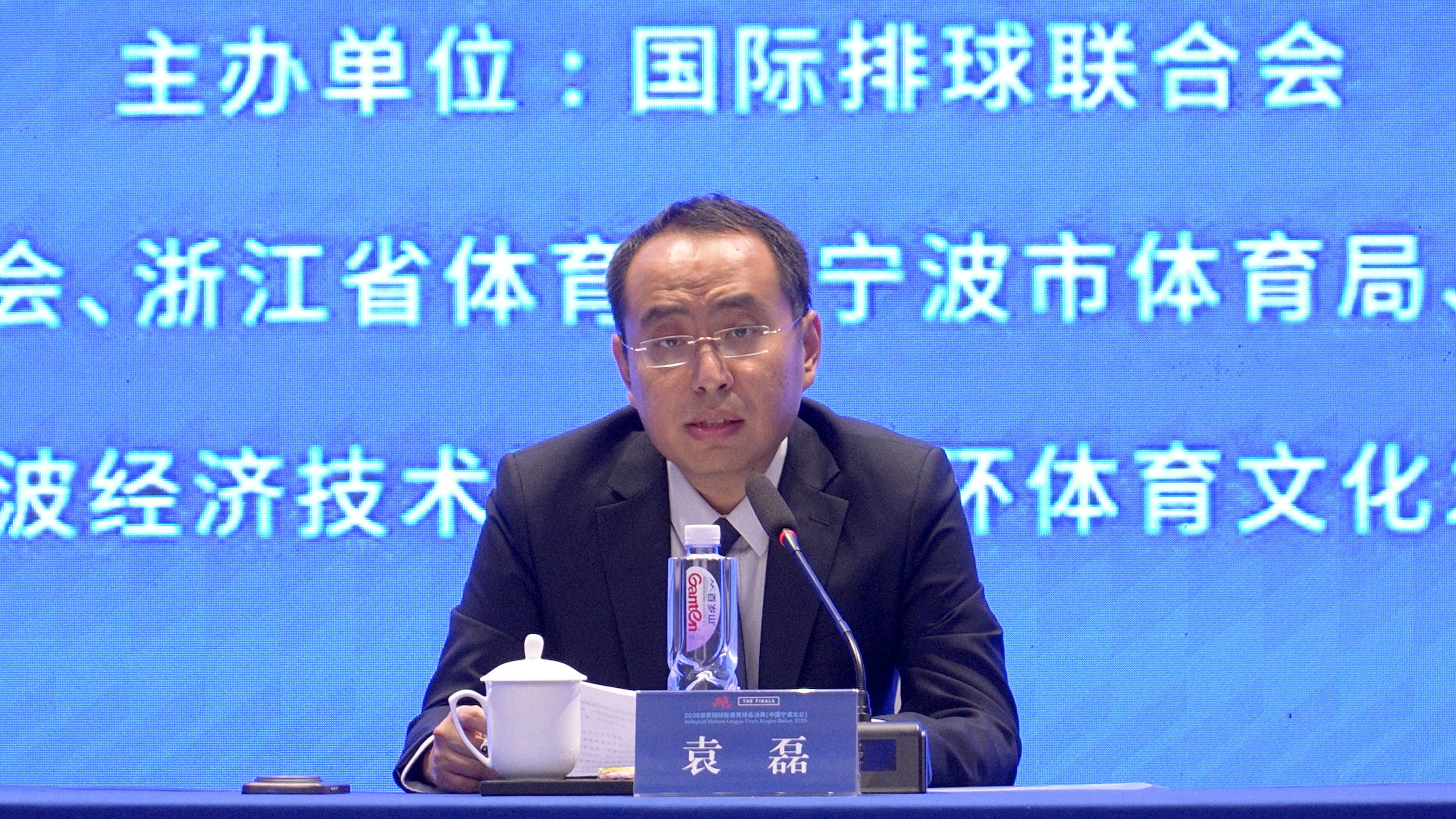 排球选手爆冷获胜，专家预测失准