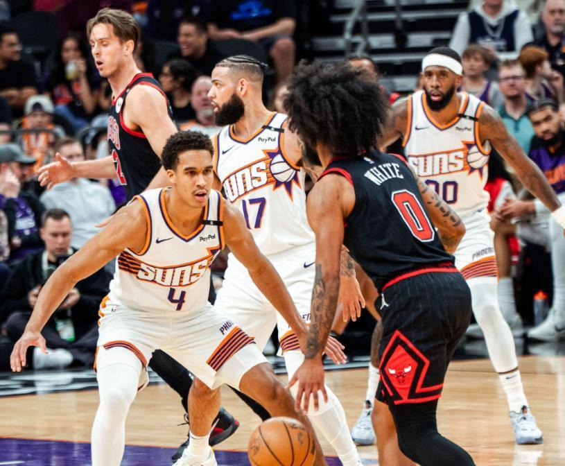 猛龙力克广东队,布克统治全场 猛龙力克广东队,布克统治全场