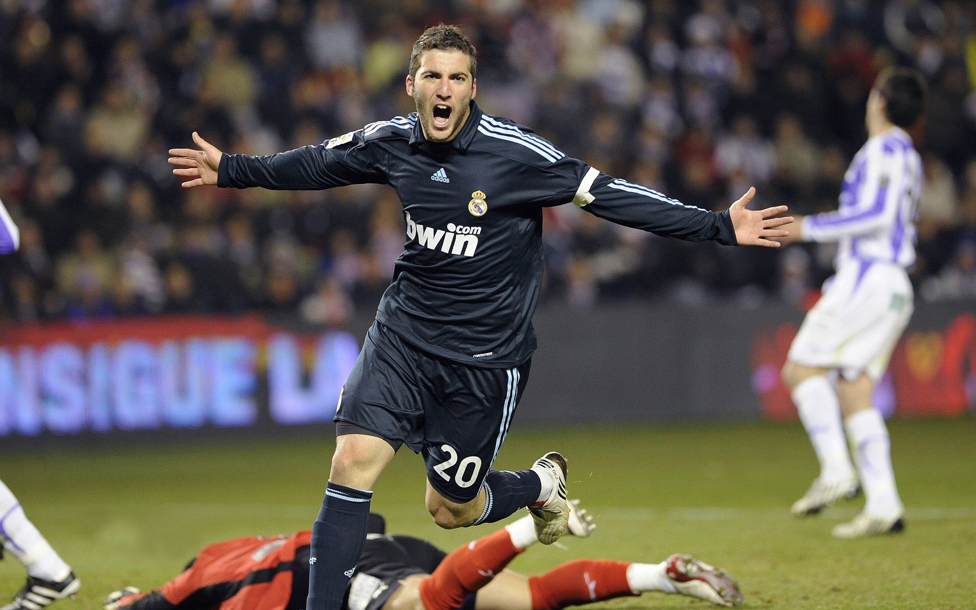 罗德里独造三球,英格兰碾压几内亚,奥运周期关键战被他接管